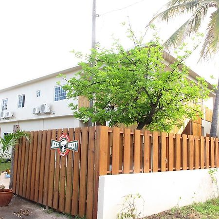 Albergue Just Next Door Treasure Beach Exterior foto
