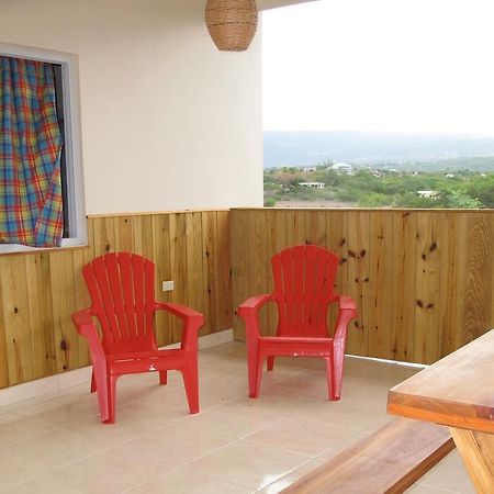 Albergue Just Next Door Treasure Beach Exterior foto